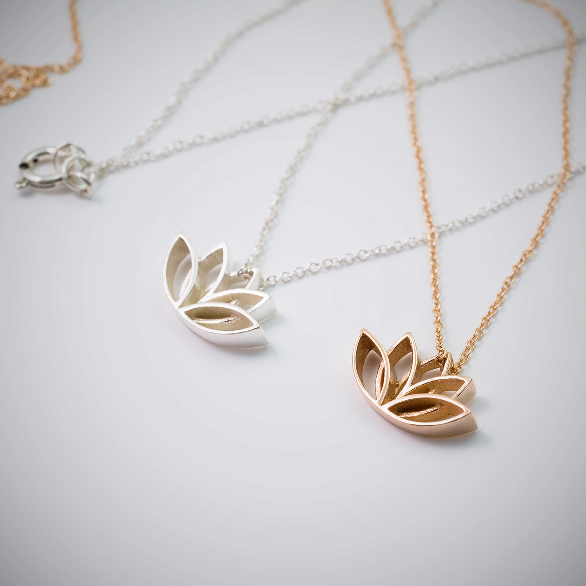 Lotus N°162 Necklace - Beeshaus