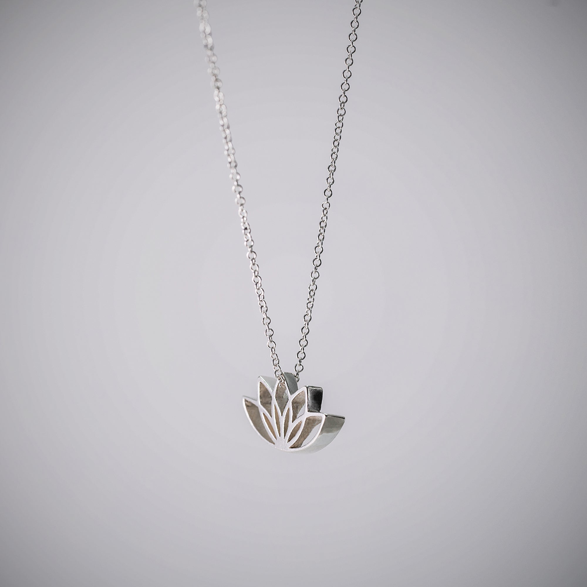 Lotus N°161 Necklace - Beeshaus